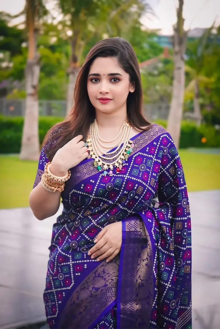 প্রিমিয়াম সফ্ট সিল্ক শাড়ী (নীল শাড়ী) - Noor Xclusive (1)